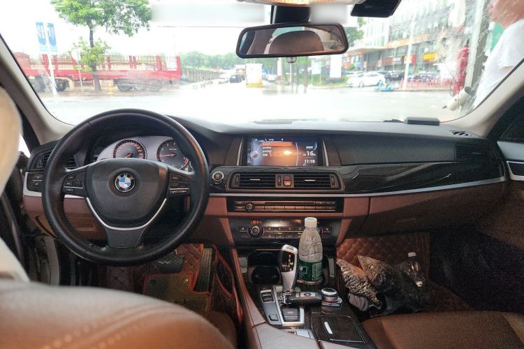 Used BMW 5 Series 2017 525Li Leading Model Center Console
