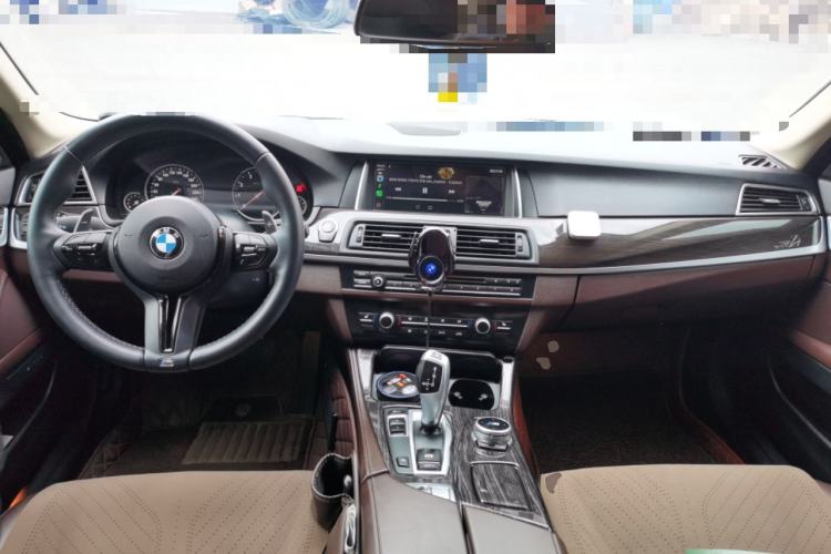 Used BMW 5 Series 2017 525Li Luxury Design Package Center Console