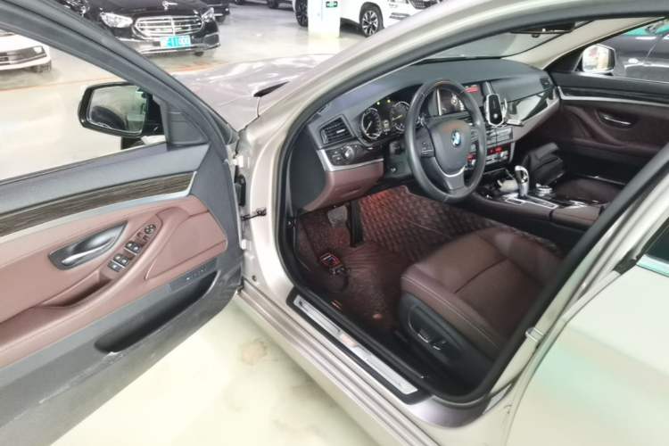 Used BMW 5 Series 2017 525Li Luxury Design Package Driver Seat
