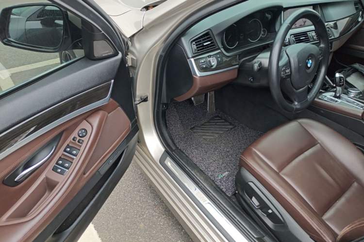 Used BMW 5 Series 2017 525Li Luxury Design Package Driver Seat