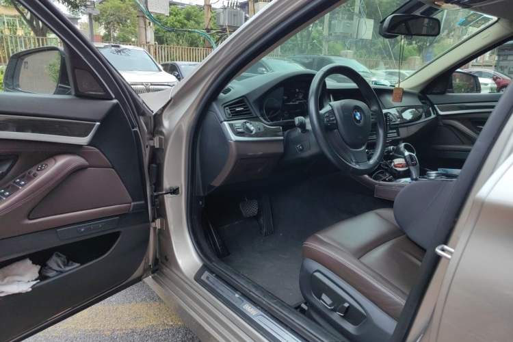 Used BMW 5 Series 2017 525Li Luxury Design Package Driver Seat