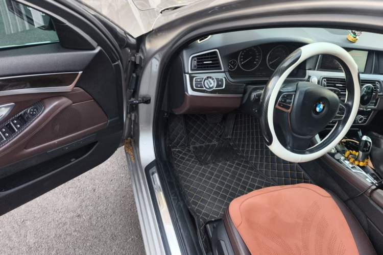 Used BMW 5 Series 2017 525Li Luxury Design Package Driver Seat