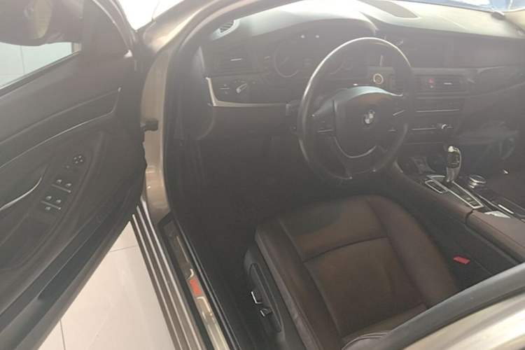 Used BMW 5 Series 2017 525Li Luxury Design Package Driver Seat