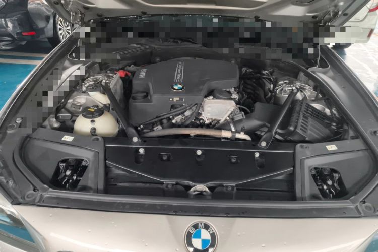 Used BMW 5 Series 2017 520Li Elegant Edition Engine Bay