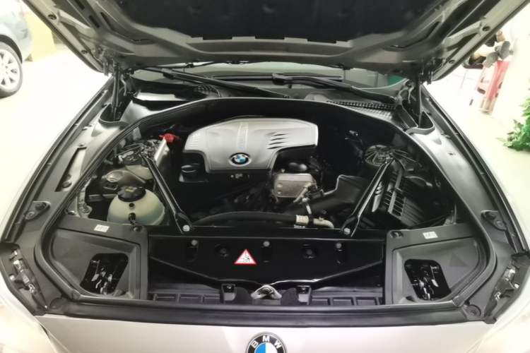 Used BMW 5 Series 2017 525Li Luxury Design Package Engine Bay