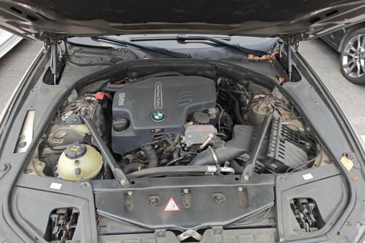Used BMW 5 Series 2017 525Li Luxury Design Package Engine Bay