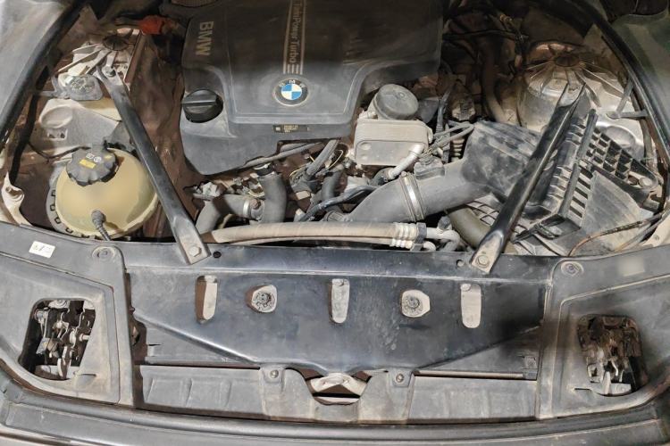 Used BMW 5 Series 2017 520Li Elegant Edition Engine Bay