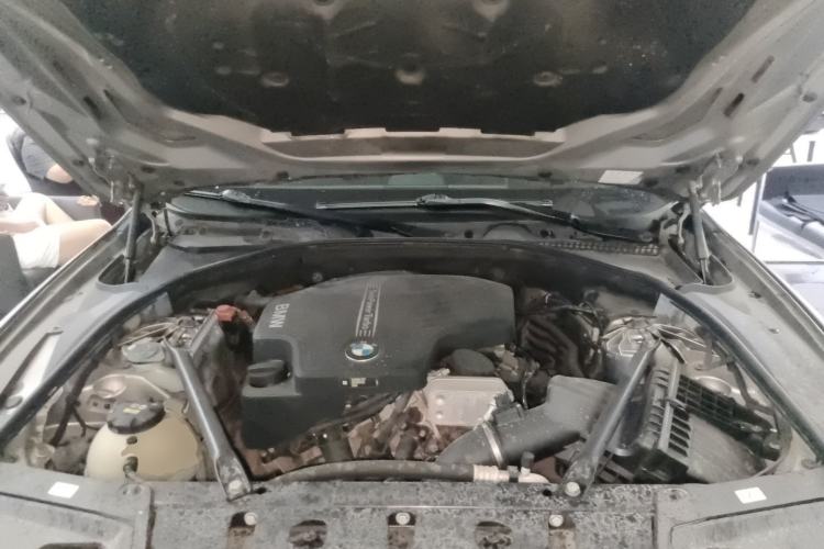 Used BMW 5 Series 2017 520Li Elegant Edition Engine Bay