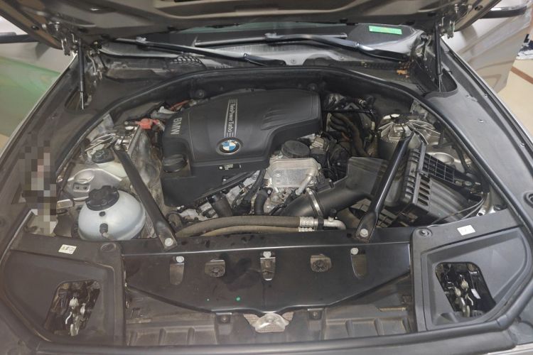 Used BMW 5 Series 2017 520Li Elegant Edition Engine Bay