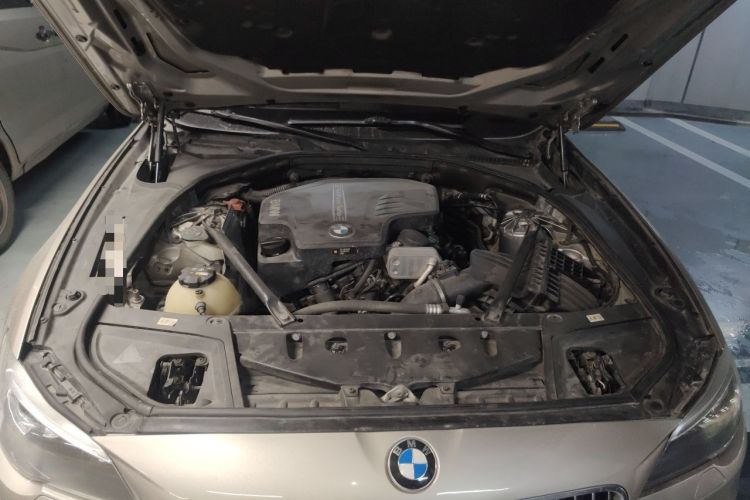 Used BMW 5 Series 2017 520Li Elegant Edition Engine Bay