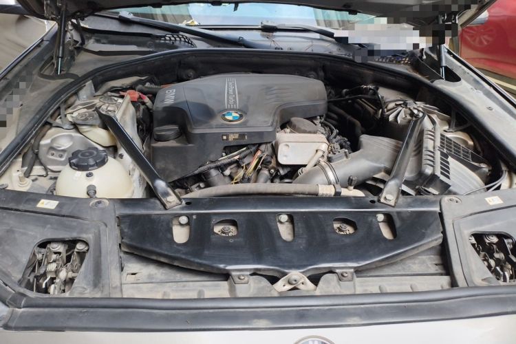 Used BMW 5 Series 2017 520Li Elegant Edition Engine Bay