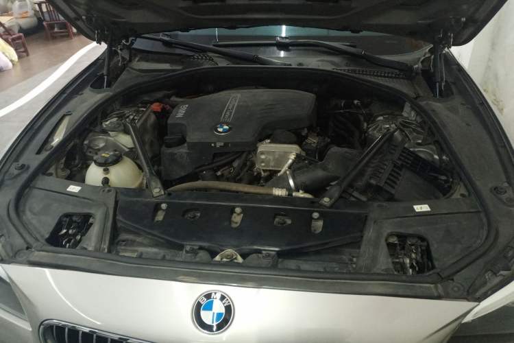 Used BMW 5 Series 2017 520Li Elegant Edition Engine Bay