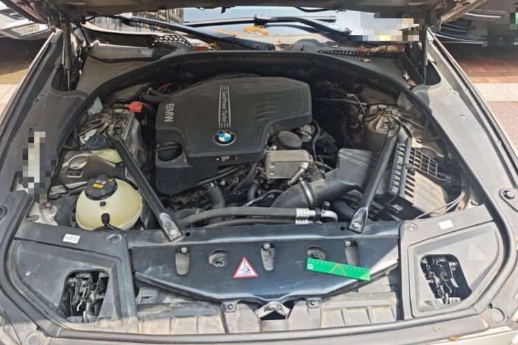 Used BMW 5 Series 2017 520Li Elegant Edition Engine Bay