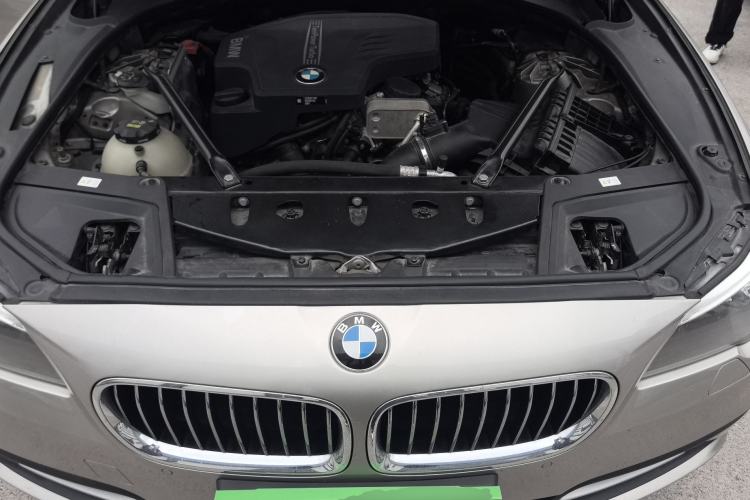 Used BMW 5 Series 2017 525Li Leading Model Engine Bay