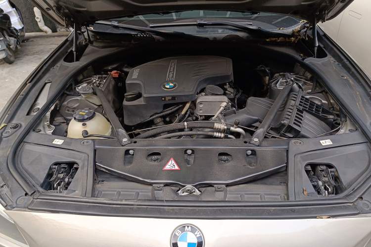 Used BMW 5 Series 2017 520Li Elegant Edition Engine Bay