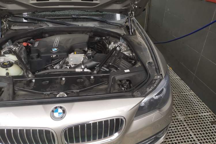 Used BMW 5 Series 2017 525Li Luxury Design Package Engine Bay Left