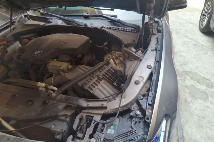 Used BMW 5 Series 2017 525Li Luxury Design Package Engine Bay Left