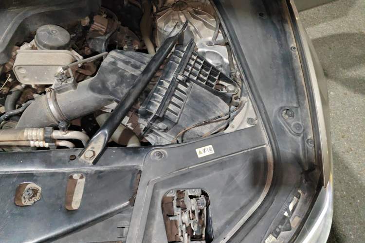 Used BMW 5 Series 2017 520Li Elegant Edition Engine Bay Left