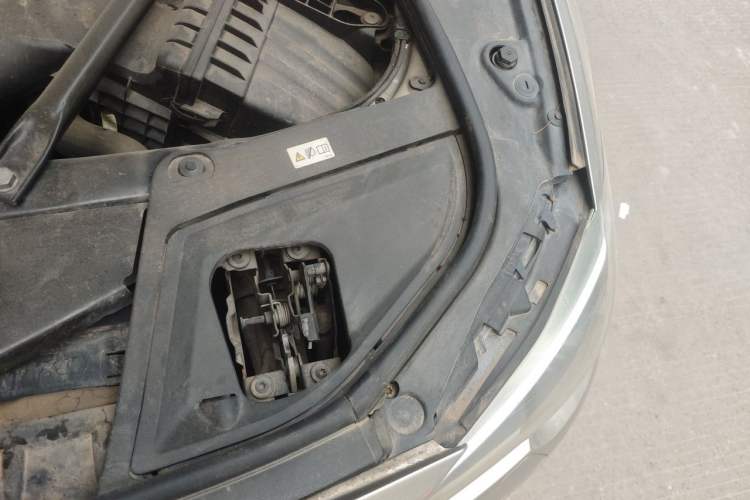 Used BMW 5 Series 2017 525Li Leading Model Engine Bay Left