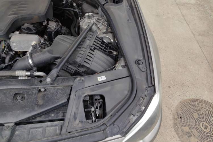 Used BMW 5 Series 2017 520Li Elegant Edition Engine Bay Left
