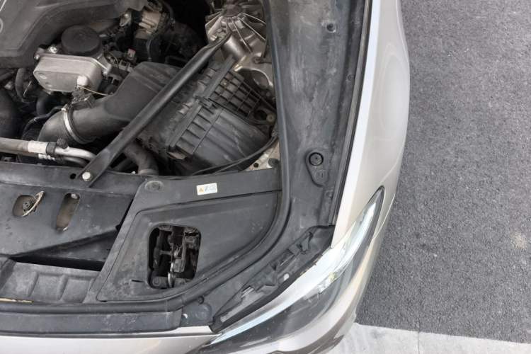 Used BMW 5 Series 2017 525Li Luxury Design Package Engine Bay Left