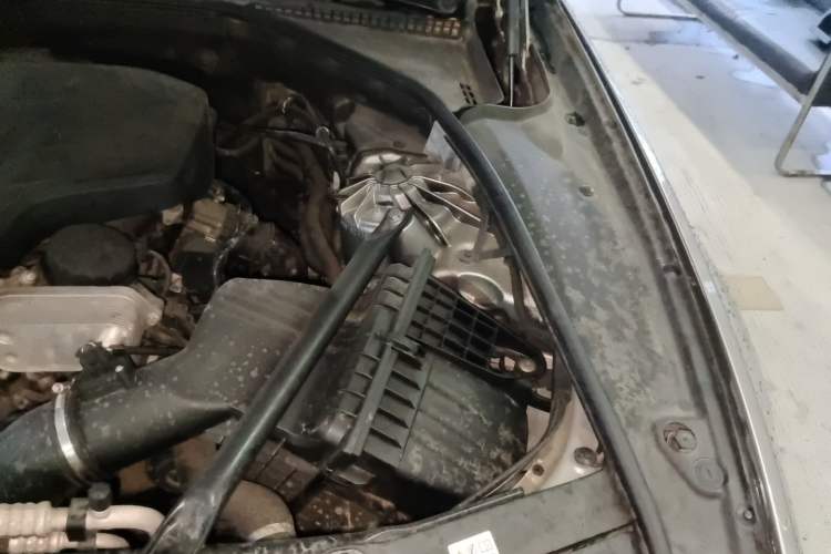 Used BMW 5 Series 2017 520Li Elegant Edition Engine Bay Left