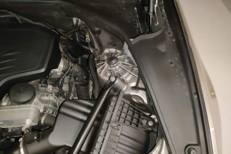 Used BMW 5 Series 2017 520Li Elegant Edition Engine Bay Left