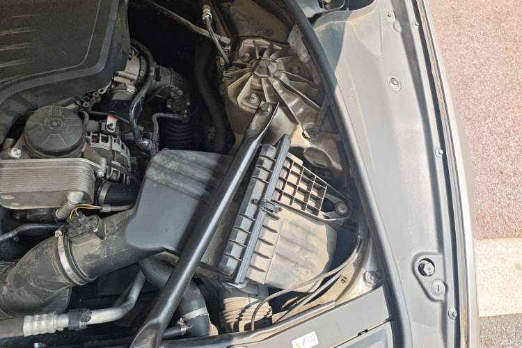 Used BMW 5 Series 2017 520Li Elegant Edition Engine Bay Left