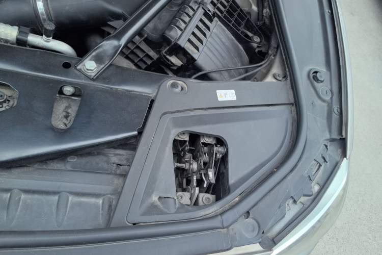 Used BMW 5 Series 2017 525Li Leading Model Engine Bay Left