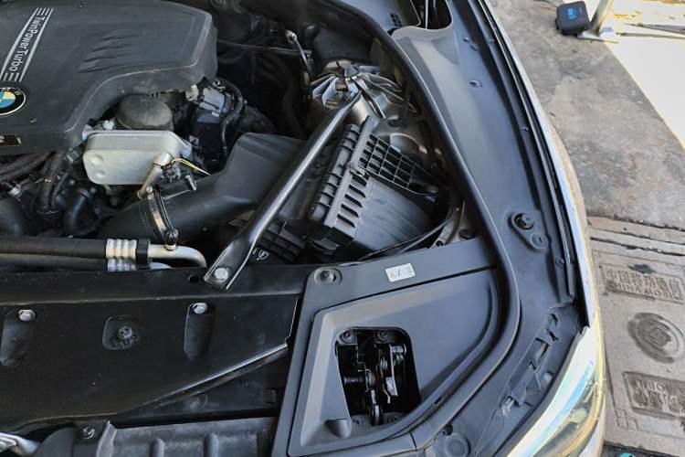 Used BMW 5 Series 2017 525Li Luxury Design Package Engine Bay Left