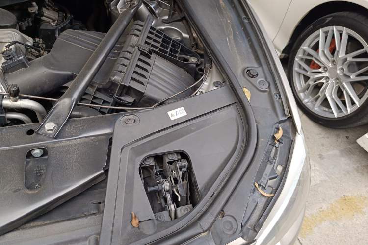 Used BMW 5 Series 2017 520Li Elegant Edition Engine Bay Left