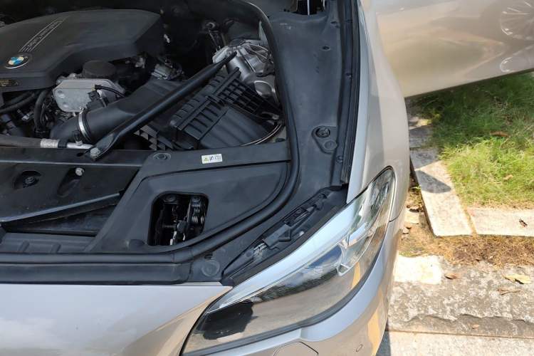 Used BMW 5 Series 2017 525Li Luxury Design Package Engine Bay Left