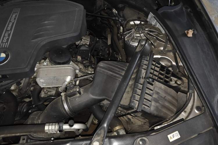 Used BMW 5 Series 2017 525Li Luxury Design Package Engine Bay Left