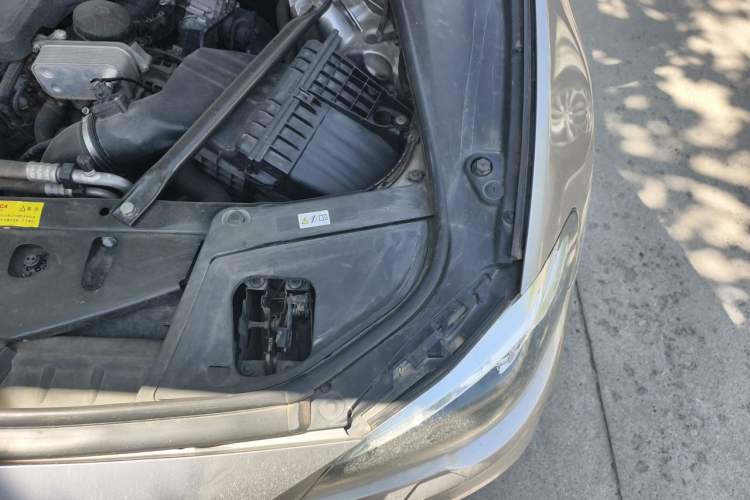 Used BMW 5 Series 2017 525Li Leading Model Engine Bay Left