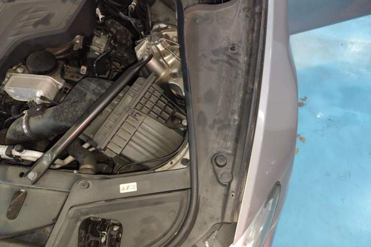 Used BMW 5 Series 2017 525Li Leading Model Engine Bay Left