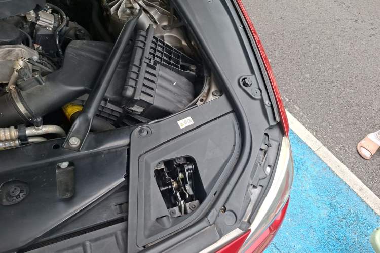 Used BMW 5 Series 2017 520Li Elegant Edition Engine Bay Left
