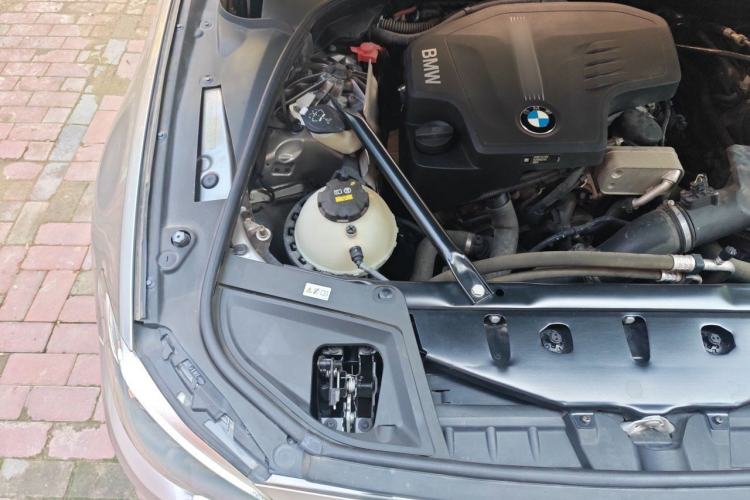 Used BMW 5 Series 2017 520Li Elegant Edition Engine Bay Right