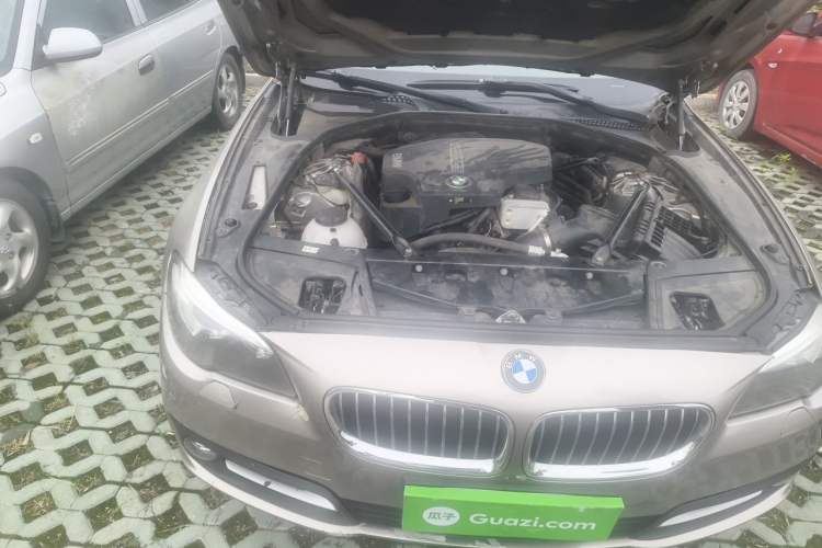 Used BMW 5 Series 2017 520Li Elegant Edition Engine Bay Right