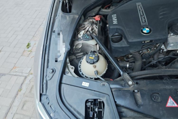 Used BMW 5 Series 2017 520Li Elegant Edition Engine Bay Right