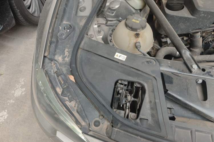 Used BMW 5 Series 2017 525Li Leading Model Engine Bay Right