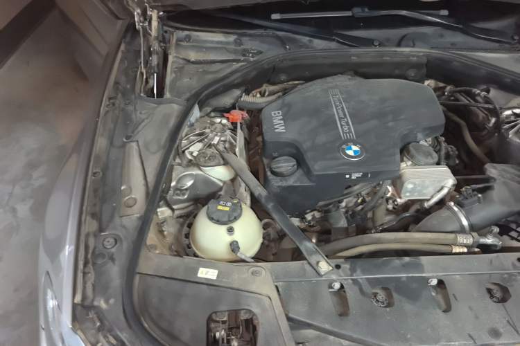 Used BMW 5 Series 2017 520Li Elegant Edition Engine Bay Right