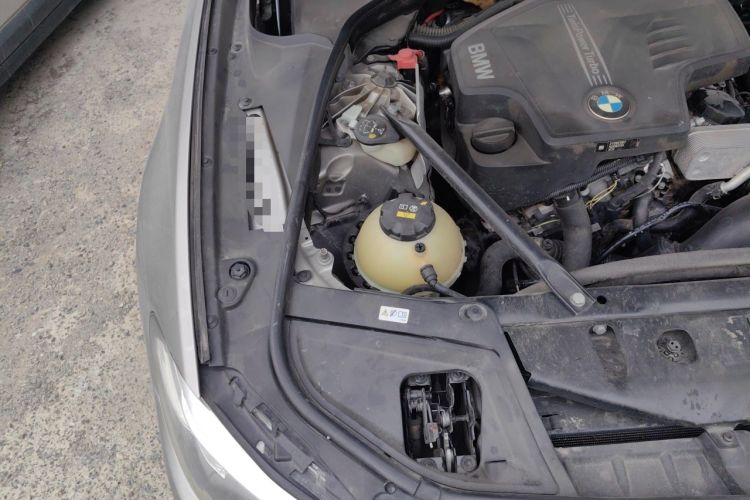 Used BMW 5 Series 2017 520Li Elegant Edition Engine Bay Right