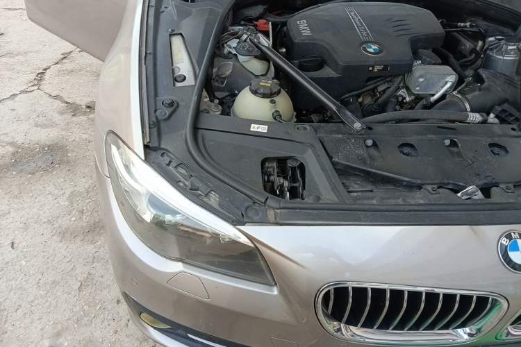 Used BMW 5 Series 2017 520Li Elegant Edition Engine Bay Right