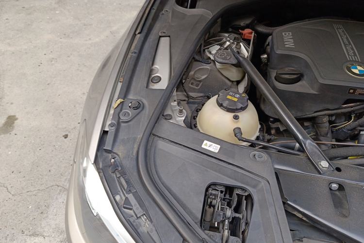 Used BMW 5 Series 2017 520Li Elegant Edition Engine Bay Right