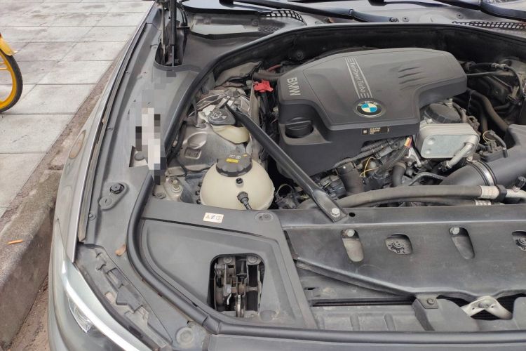 Used BMW 5 Series 2017 520Li Elegant Edition Engine Bay Right