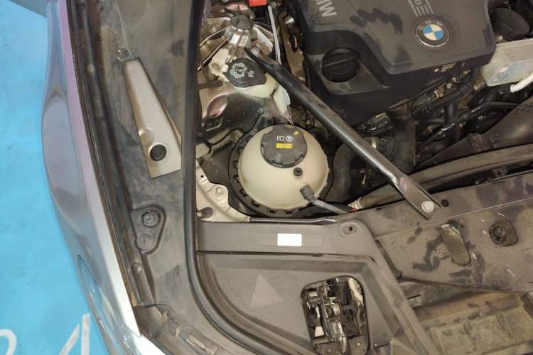 Used BMW 5 Series 2017 525Li Leading Model Engine Bay Right