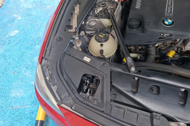 Used BMW 5 Series 2017 520Li Elegant Edition Engine Bay Right