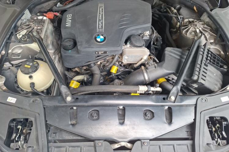 Used BMW 5 Series 2017 520Li Elegant Edition Engine Bay