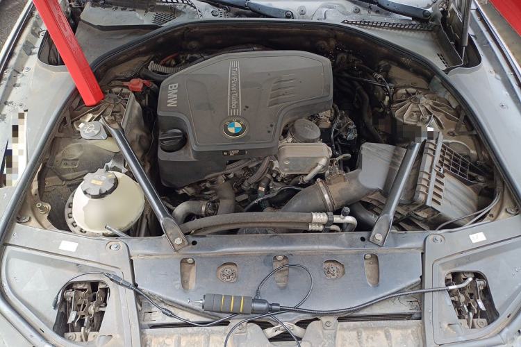 Used BMW 5 Series 2017 525Li Leading Model Engine Bay