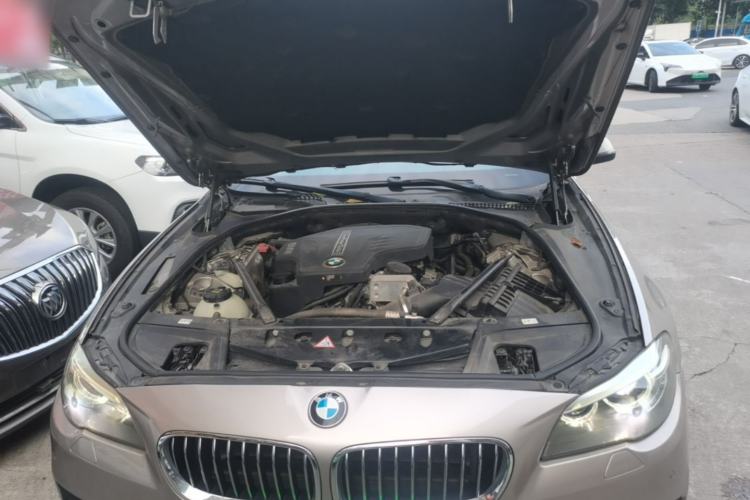 Used BMW 5 Series 2017 520Li Elegant Edition Engine Bay